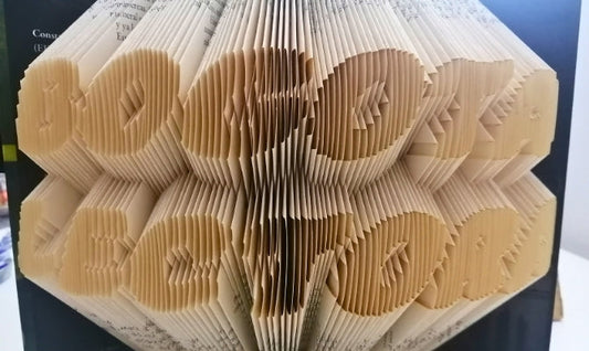 Book Folding: El arte de transformar libros en esculturas de papel