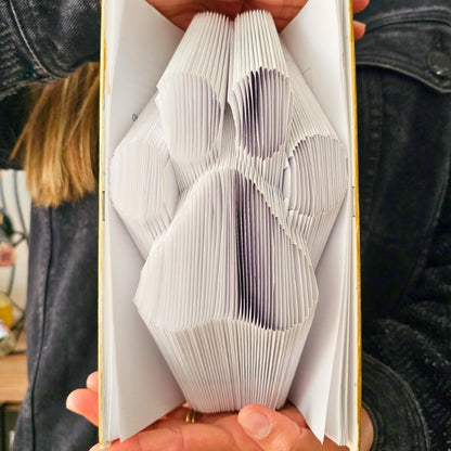 Book Folding Art For Everyone. ‘Doggy Footprint’. $19,9 USD